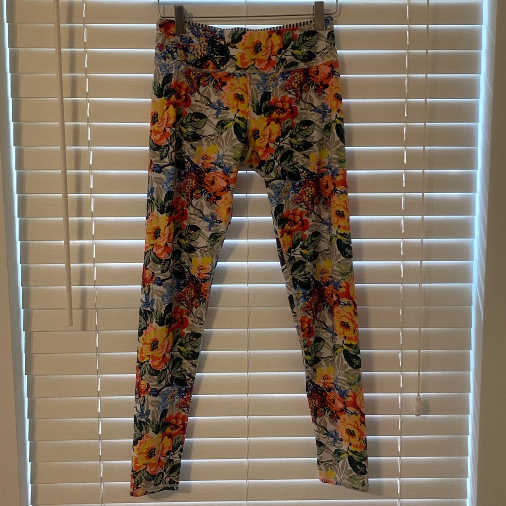 With Love From Paradise flower print leggings size L